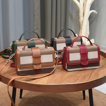 Platnena crossbody torba s poklopcem, mali kvadratni oblik, magnetsko zatvaranje, podstava od prave kože