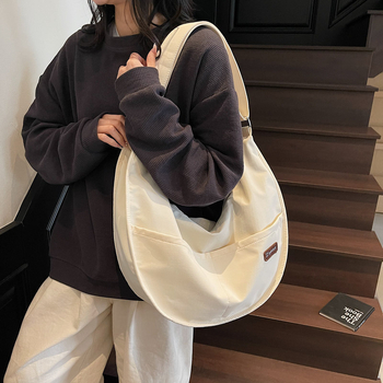 Crossbody torba dumpling – gradska jednostavnost, PU materijal, oblik dumpling, zatvarač, unutarnja pretinica za telefon