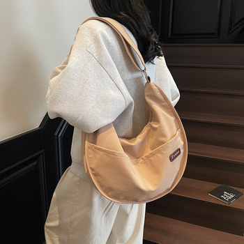 Crossbody torba dumpling – gradska jednostavnost, PU materijal, oblik dumpling, zatvarač, unutarnja pretinica za telefon