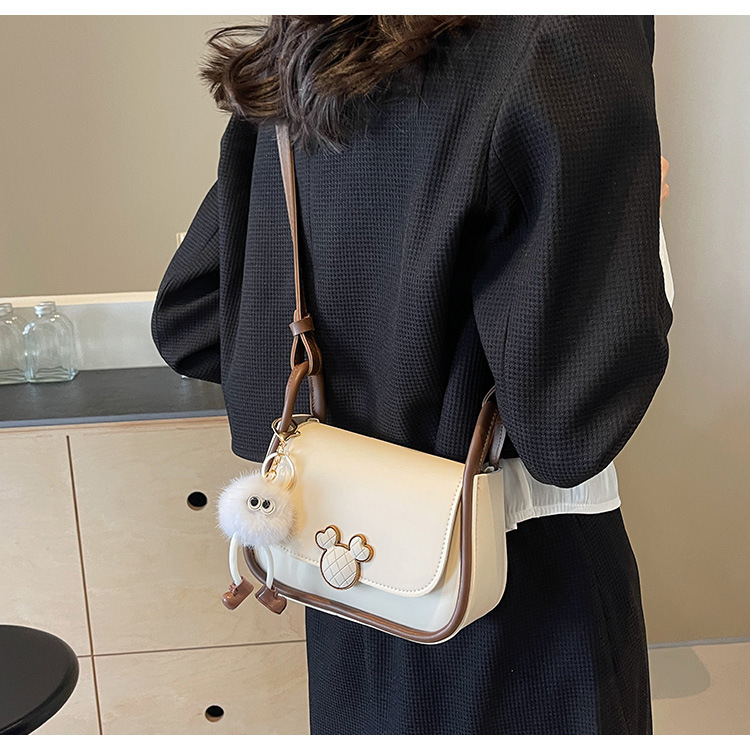 Platnena crossbody torba, horizontalni kvadratni oblik, zatvarač, unutarnji džep sa zatvaračem, jedna naramenica