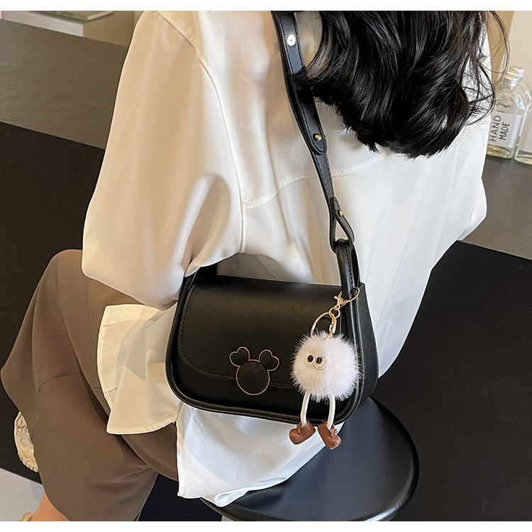 Platnena crossbody torba, horizontalni kvadratni oblik, zatvarač, unutarnji džep sa zatvaračem, jedna naramenica