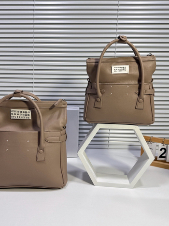 Ženska kožna torba za ramena, školjkasti oblik, Urban Minimalist stil, materijal: prava koža; zatvarač, skriveni džep sa zatvaračem, podstava od pamuka