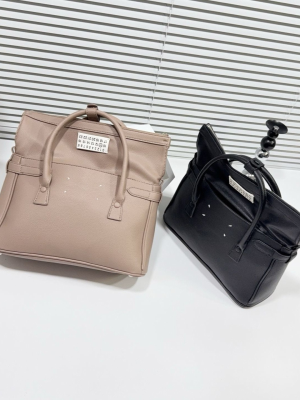 Ženska kožna torba za ramena, školjkasti oblik, Urban Minimalist stil, materijal: prava koža; zatvarač, skriveni džep sa zatvaračem, podstava od pamuka