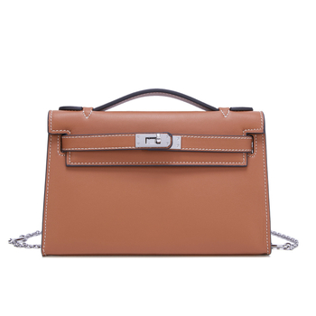 Lančana crossbody torba, od prave kože – prvi sloj goveđe kože, Kelly stil, horizontalni kvadratni oblik, zatvarač s mehanizmom zaključavanja