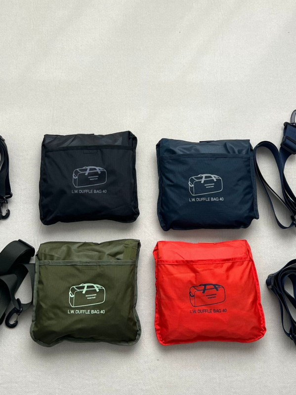 Krosbody torba za sport i putovanja, nylon, vodootporna, izuzetno lagana i sklopiva, kapacitet 36–55 L