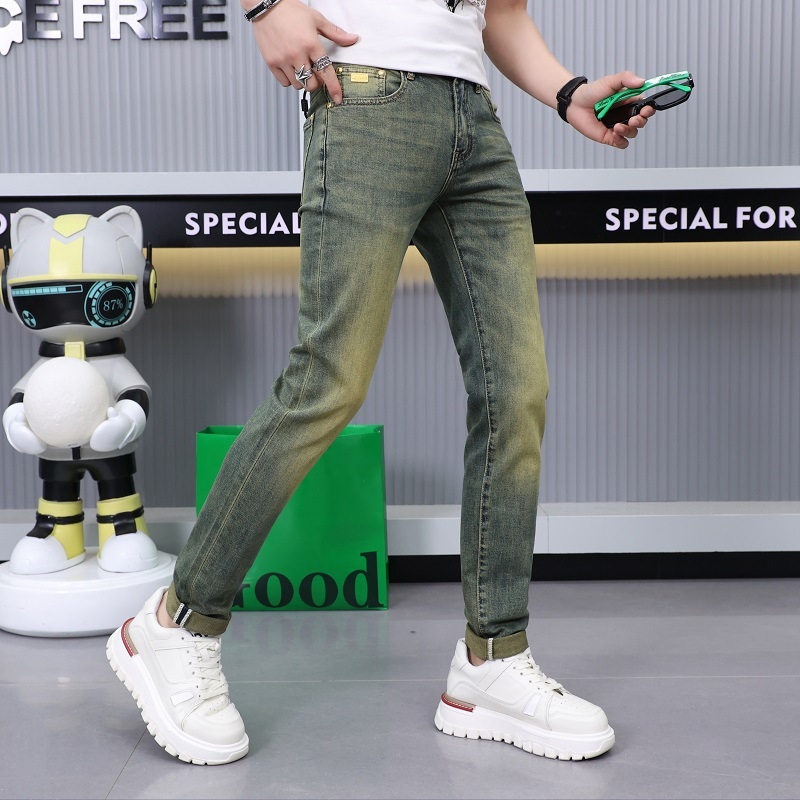 Jeansi bărbați Slim-fit, Croială mică drept, Spălate, Denim 93% bumbac, talie medie