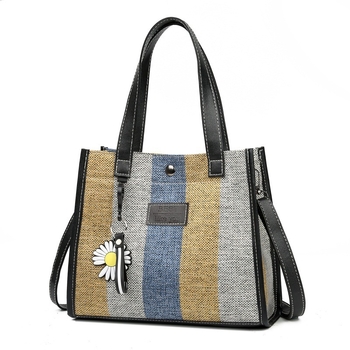 Ženska crossbody torbica — mali kvadratni oblik, PU materijal, magnetska kopča, vodoravni kvadrat, poliester podstava