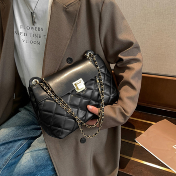 Ženska PU crossbody torba s izvezenim dizajnom, zatvaračem, podstava od poliestera, unutarnji džepovi za telefon i identifikacijsku karticu