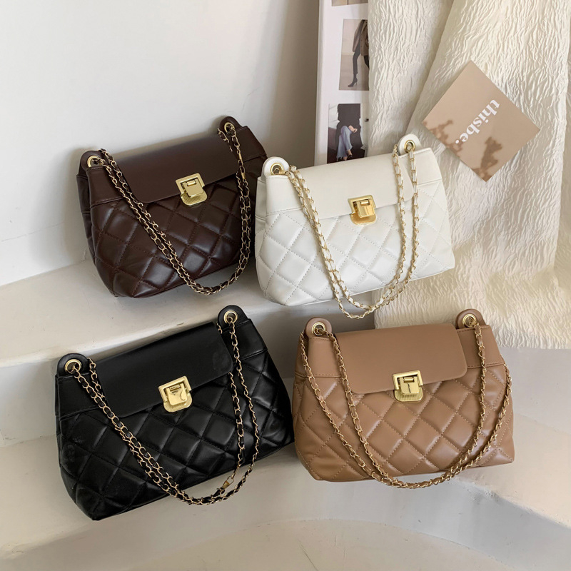 Ženska PU crossbody torba s izvezenim dizajnom, zatvaračem, podstava od poliestera, unutarnji džepovi za telefon i identifikacijsku karticu