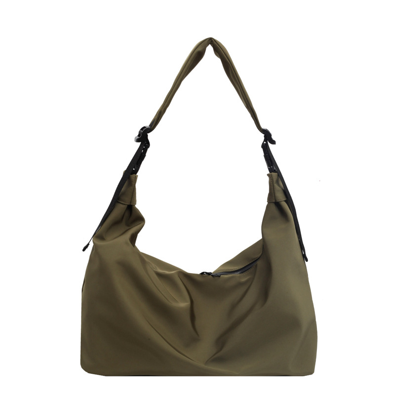 Crossbody torba od Oxford platna, oblik knedle, zatvarač, unutarnji džep sa zatvaračem i džep za telefon, gradski stil