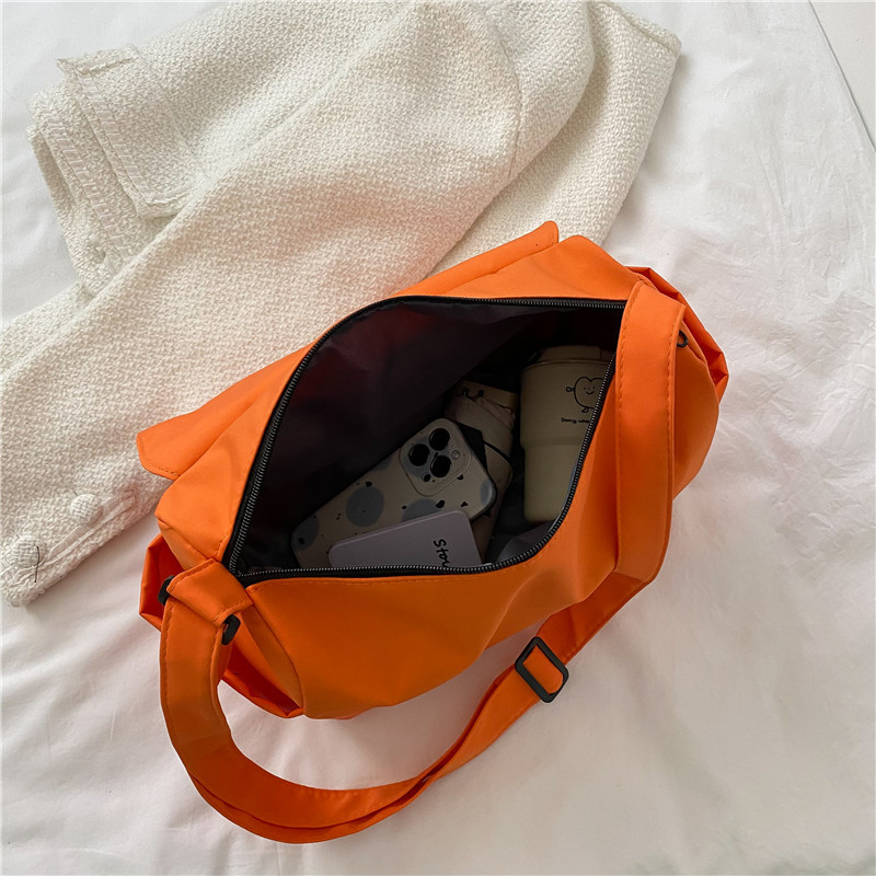 Notelli crossbody torba u ulicnom stilu, Oxford platno, horizontalni kvadratni oblik, zatvaranje poklopcem, poliester podstava
