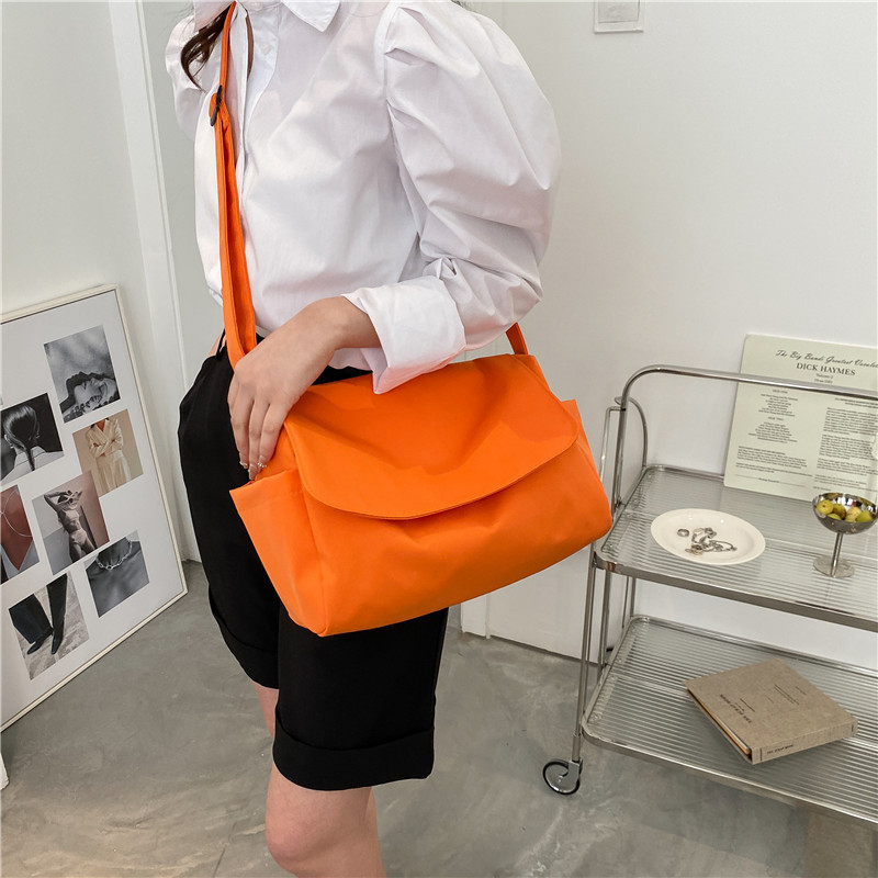 Notelli crossbody torba u ulicnom stilu, Oxford platno, horizontalni kvadratni oblik, zatvaranje poklopcem, poliester podstava