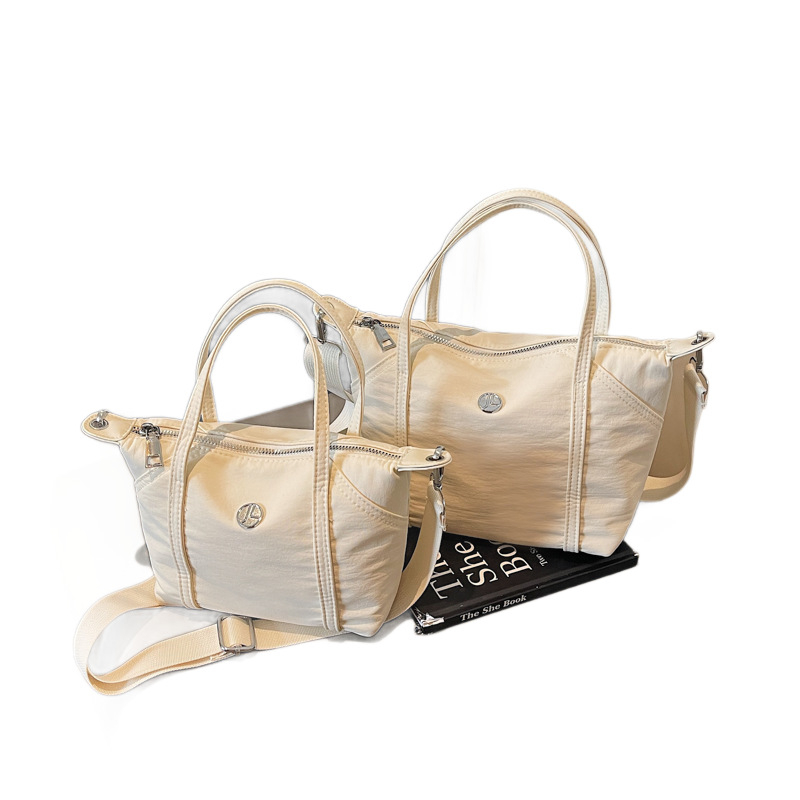 Crossbody tote torba, Oxford platno, zatvarač, horizontalni kvadratni oblik, skriveni džep sa zatvaračem i džep za ID, podstava od poliestera, s jednom naramenicom, ulični stil, proljeće 2025