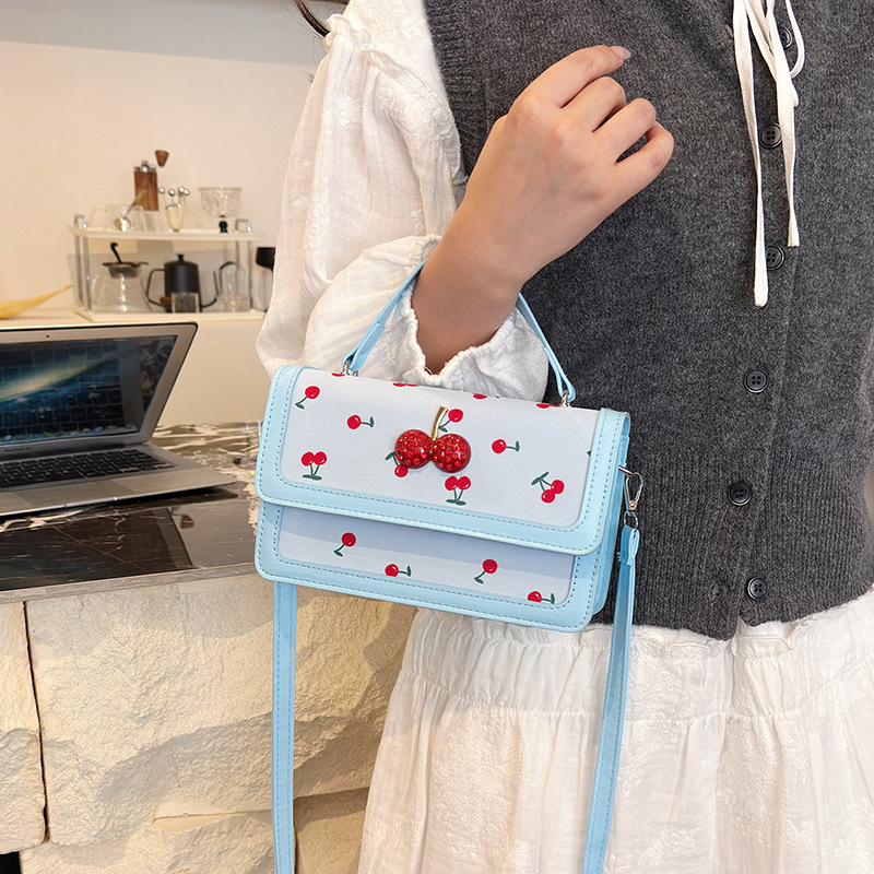 Crossbody torba s uličnim trendom, PU/oxford tkanina, vodoravni kvadratni oblik, magnetski zatvarač, unutarnji džep s patchom, ljeto 2025