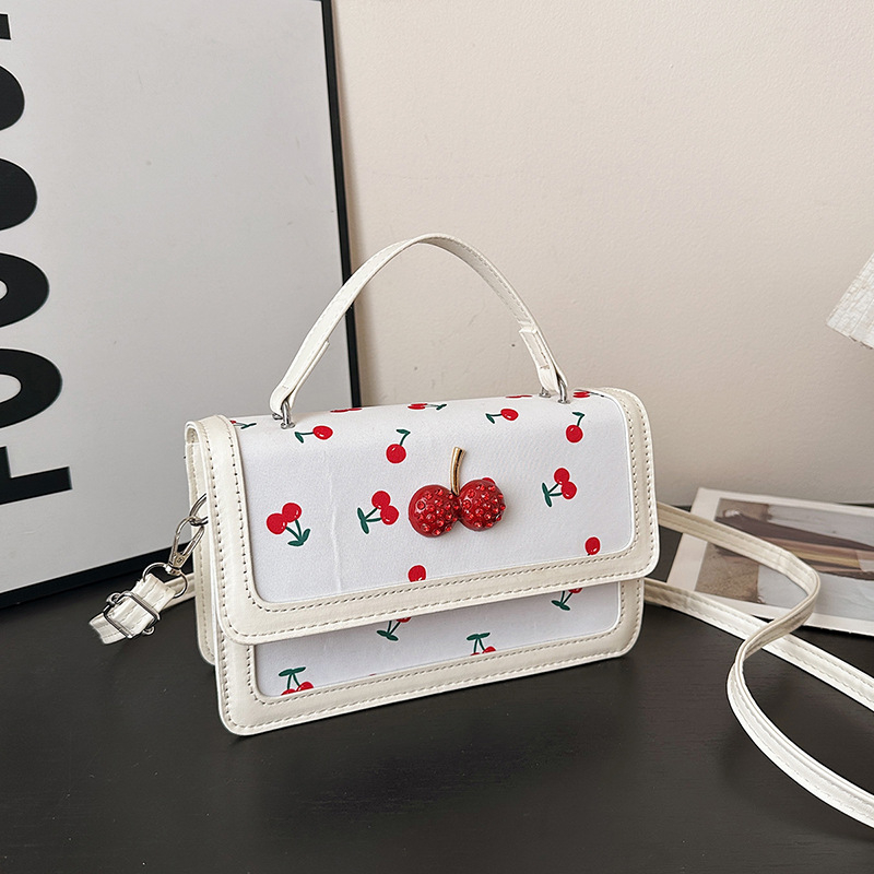 Crossbody torba s uličnim trendom, PU/oxford tkanina, vodoravni kvadratni oblik, magnetski zatvarač, unutarnji džep s patchom, ljeto 2025