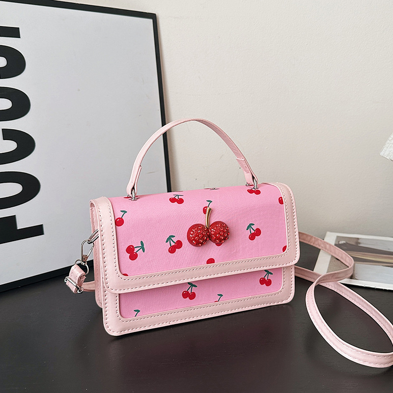 Crossbody torba s uličnim trendom, PU/oxford tkanina, vodoravni kvadratni oblik, magnetski zatvarač, unutarnji džep s patchom, ljeto 2025