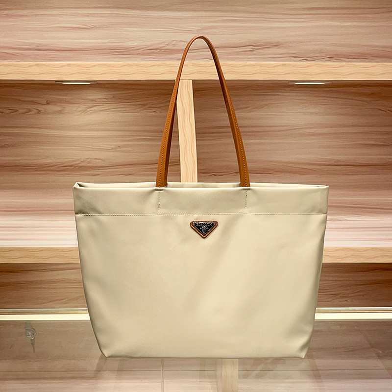 Geantă Tote din Oxford, stil urban simplu, formă orizontală pătrată, închidere cu fermoar, compartimente interne: buzunar cu fermoar, buzunar pentru documente, buzunar laminat cu fermoar