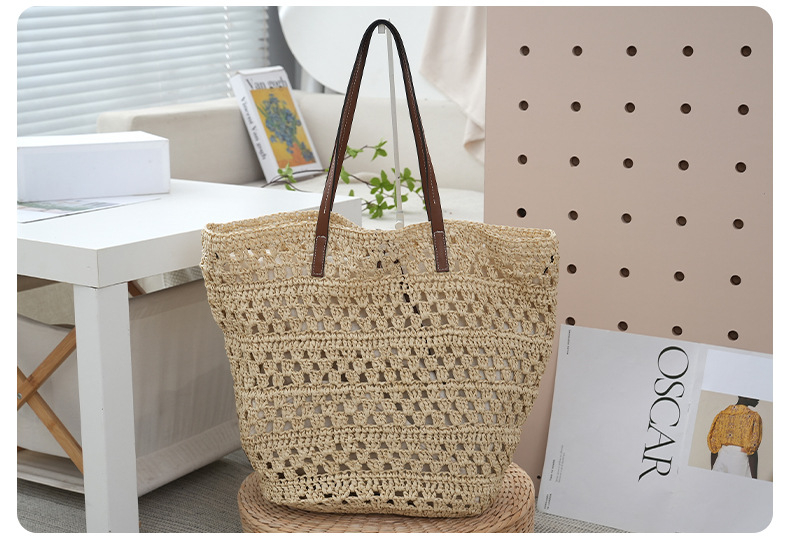 Torba tote od slame, minimalistički gradski stil, otvoreni vrh, vodoravni četverokutni oblik, dvostruke naramenice, ljeto 2025