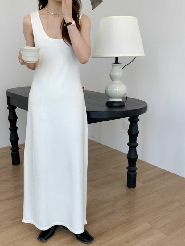 Rochie de maternitate fără mâneci, guler în formă de U, lungă peste genunchi, croi lejer, fibre acrilice până la 30%