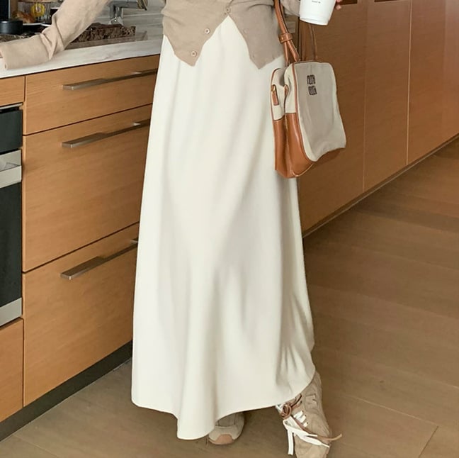 Fustă tricotată în linie A, fără guler, fără mâneci (Lungime medie; Amestec cașmir-poliester)