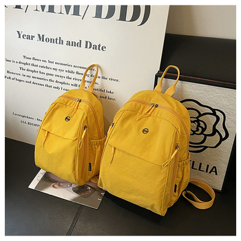 Batoh s ohnutým ramenným popruhom | ultraľahký, vodoodolný nylon; kapacita do 20 L; 8-palcový notebook