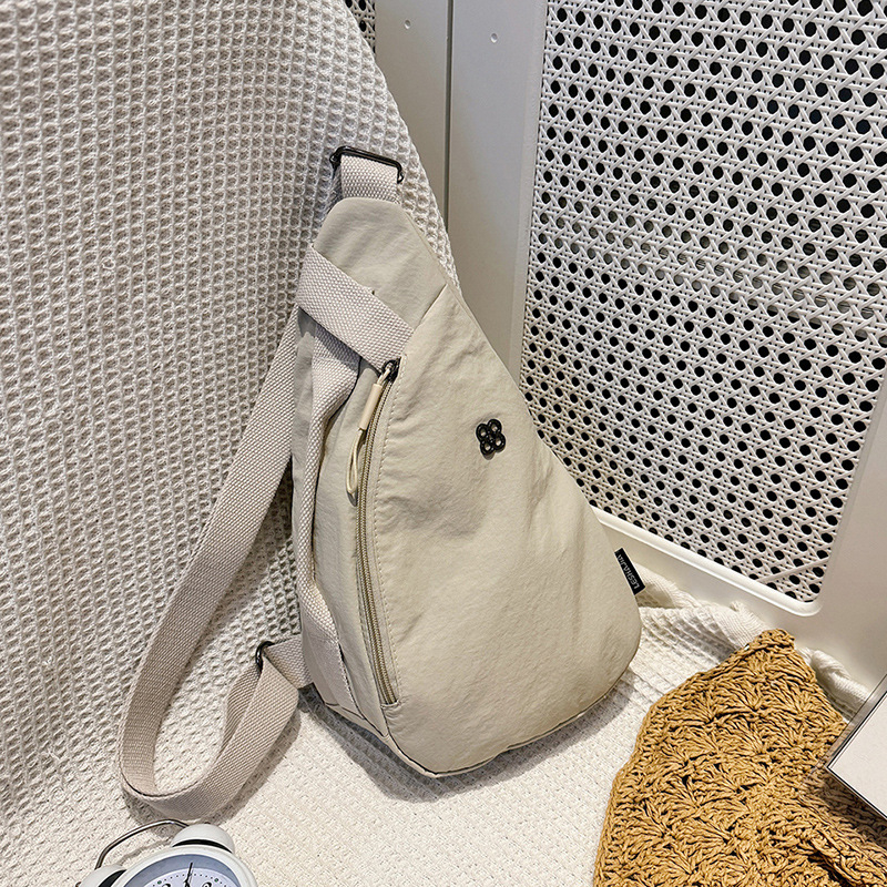 Lesa Gradska crossbody torbica od isprane tkanine, zatvaranje na zip, unutarnja džep s zipom, najlonska podstava