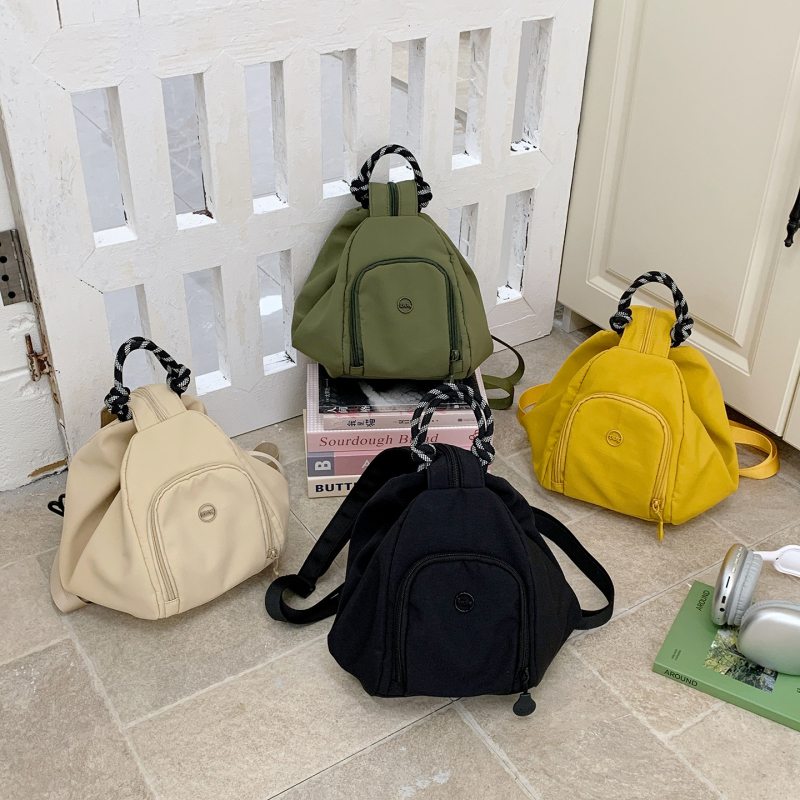 Nylon crossbody torbica za preko ramena, oblik knedle, zatvarač, unutarnja džep za dokumente, unutarnji džep, dvostruki remen preko ramena, pogodna za slobodno vrijeme putovanja