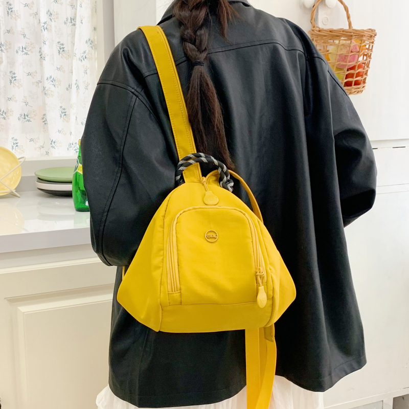 Nylon crossbody torbica za preko ramena, oblik knedle, zatvarač, unutarnja džep za dokumente, unutarnji džep, dvostruki remen preko ramena, pogodna za slobodno vrijeme putovanja