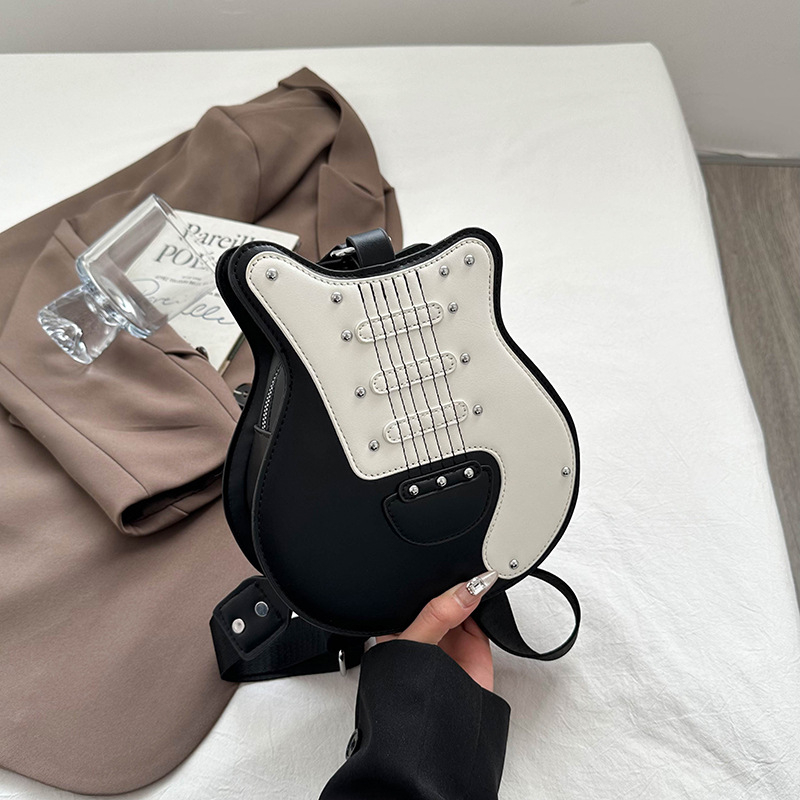 Torba preko tijela s gitarno-inspiriranim dizajnom, PU koža, horizontalni kvadratni oblik, zatvarač, ID džep