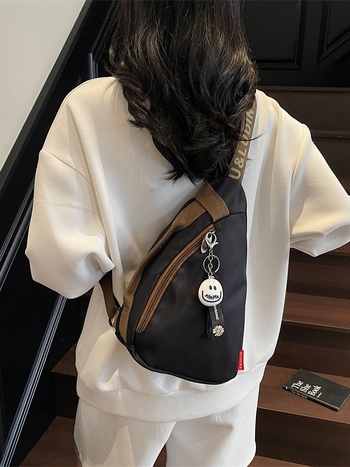 Ženska crossbody torba – Oxford tkanina, vertikalni četvrtasti oblik, zatvarač, poliester podstava, laminirani unutarnji džep