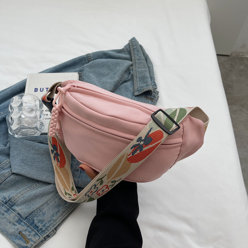 Crossbody torba od Oxford materijala sa zatvaračem – ulični stil, proljeće 2024