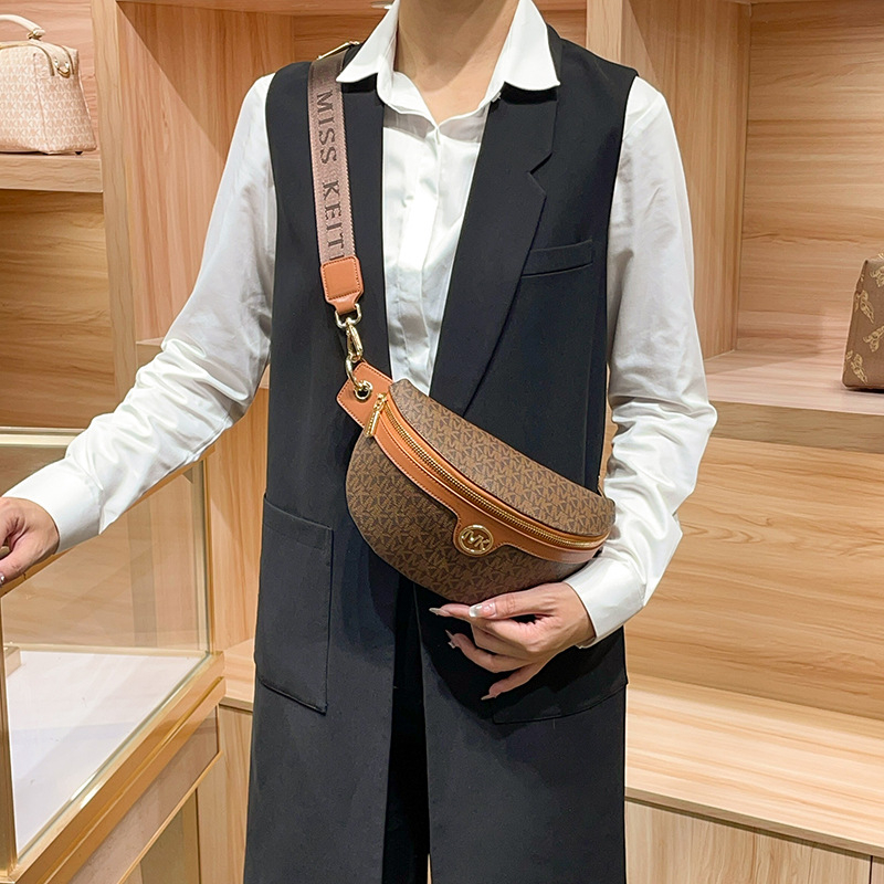 Ženska crossbody torba, dumpling oblik, visoko kvalitetna sintetička koža, zatvaranje na zip, unutarnji džepovi: zip, džep za telefon, džep za identifikaciju