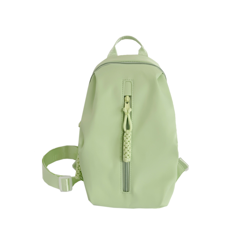 Ženska višefunkcionalna crossbody torba od kompozitnog materijala sa preklopom, najlonskom podstavom i džepom sa zatvaračem