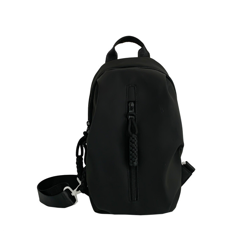 Ženska višefunkcionalna crossbody torba od kompozitnog materijala sa preklopom, najlonskom podstavom i džepom sa zatvaračem