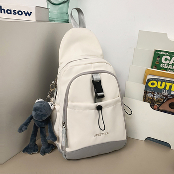 Naylon crossbody torba za gradski minimalistički stil, vertikalni kvadratni oblik, zatvaranje na zip, poliester podstava, jedna naramenica, unutarnja zip-kapsa i džep za telefon, za rekreacijsko putovanje