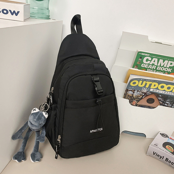 Naylon crossbody torba za gradski minimalistički stil, vertikalni kvadratni oblik, zatvaranje na zip, poliester podstava, jedna naramenica, unutarnja zip-kapsa i džep za telefon, za rekreacijsko putovanje