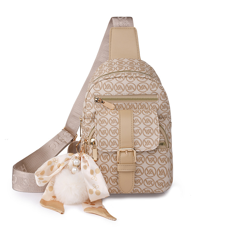 Crossbody torba od PU, zatvaranje na zip, poliester podstava, trodimenzionalni vanjski dio, unutarnji pretinci: pretinac sa zipom, pretinac za telefon, ID pretinac