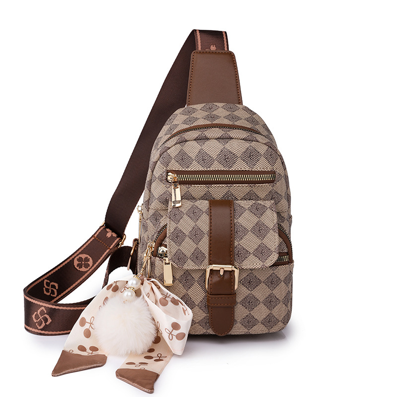Crossbody torba od PU, zatvaranje na zip, poliester podstava, trodimenzionalni vanjski dio, unutarnji pretinci: pretinac sa zipom, pretinac za telefon, ID pretinac