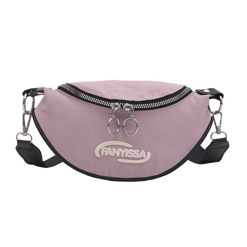 Crossbody torba, sedlov oblik, zatvarač, pretinac za telefon, jedan remen