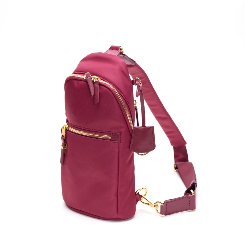 Nylon dama crossbody torba s urbanim minimalističkim stilom, zatvarač, unutarnji džepovi za telefon i dokumente, proljeće 2025