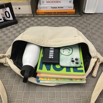 Najlon crossbody torba preko ramena sa zatvaračem, skrivenim džepom i pretincima