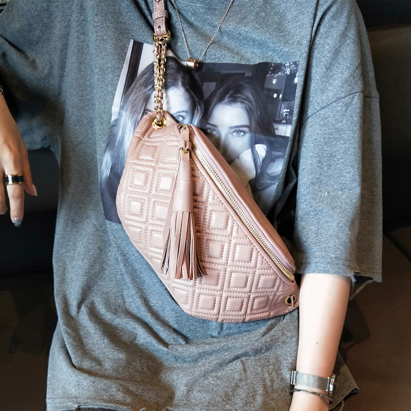 Ženska crossbody torba od kože prvog sloja — romboidni lanac, zatvaranje na zip, ovalni oblik, unutarnji pretinci za telefon i identifikacijsku karticu