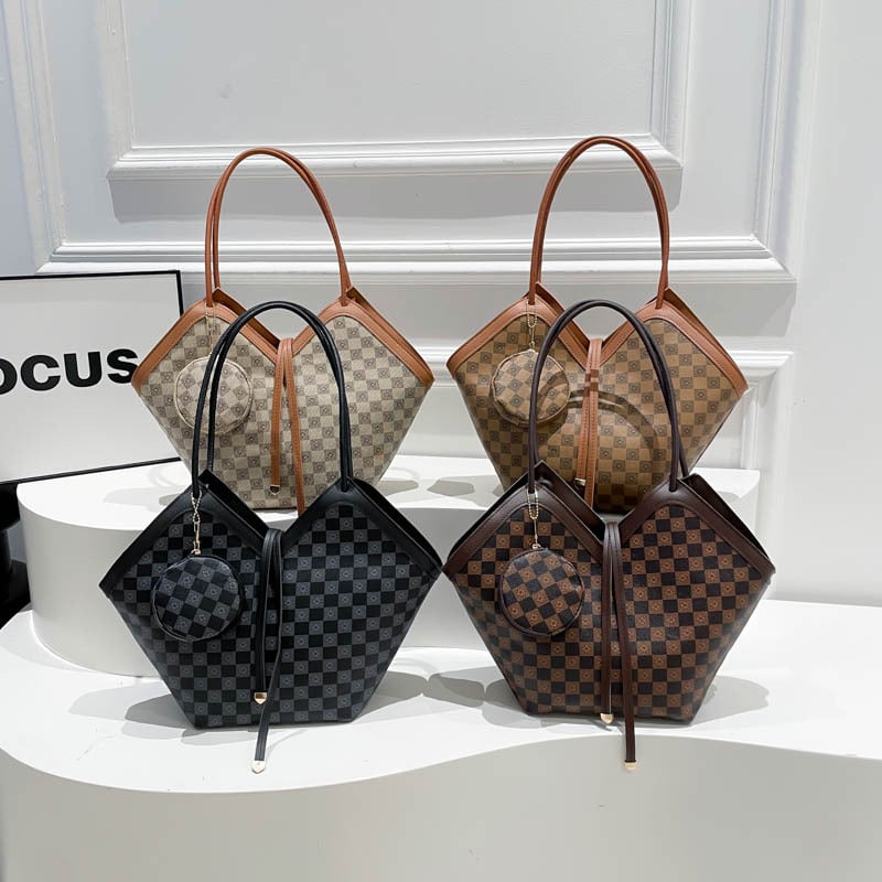 Tote torba, gradski minimalistički stil, PU materijal, zatvaranje na zip, horizontalni pravokutni oblik, poliester podstava