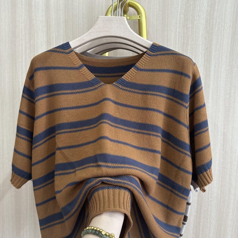 Πλεκτό τοπ με V-λαιμό, ριγέ σχέδιο, φαρδιά γραμμή, μανίκι τύπου bullhorn, chenille ύφασμα με ελαστικό <30%