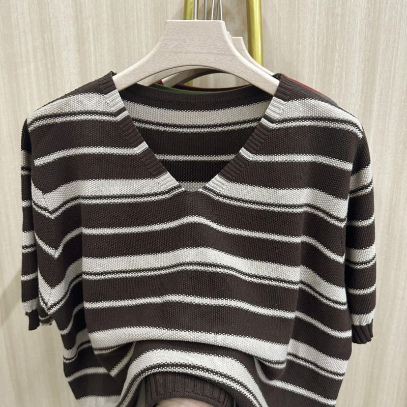 Πλεκτό τοπ με V-λαιμό, ριγέ σχέδιο, φαρδιά γραμμή, μανίκι τύπου bullhorn, chenille ύφασμα με ελαστικό <30%