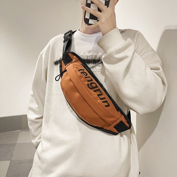 Geantă crossbody din nylon exterior, căptușeală poliester, închidere cu fermoar — simplitate urbană