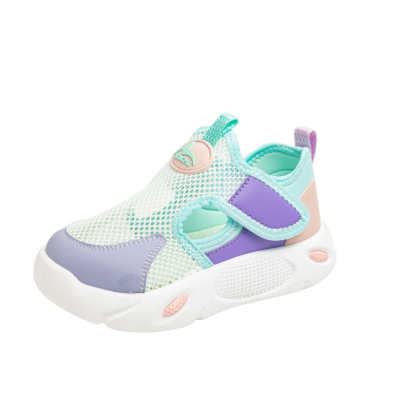 Dječje sportske sandale s PU gornjim dijelom, prozračnom mrežicom, gumom na potplati, zatvaranje s rotirajućim gumbom i ugrađeno svjetlo.