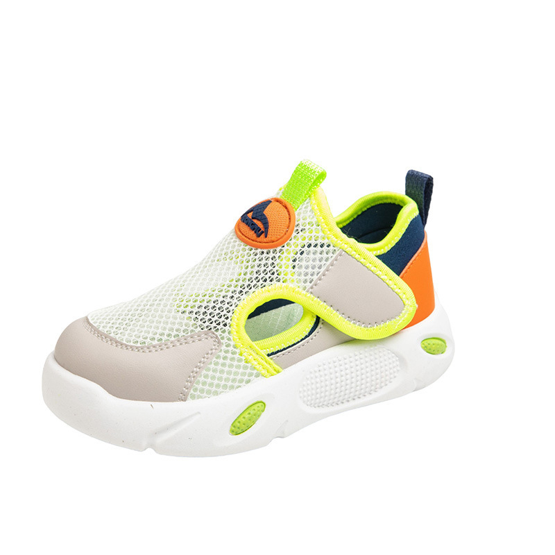 Dječje sportske sandale s PU gornjim dijelom, prozračnom mrežicom, gumom na potplati, zatvaranje s rotirajućim gumbom i ugrađeno svjetlo.