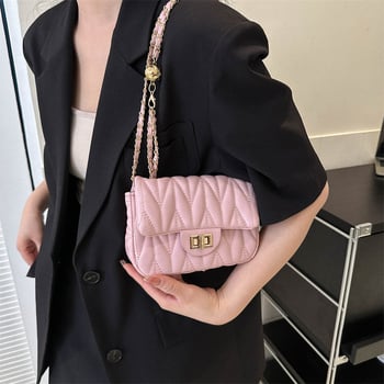 Mala kvadratna crossbody torbica, PU koža, zatvaranje latch, unutarnja džep s patch, poliester podstava, horizontalni kvadratni oblik, jedna naramenica, gradski street stil, marka Jin He Tang Chao, proljeće 2023