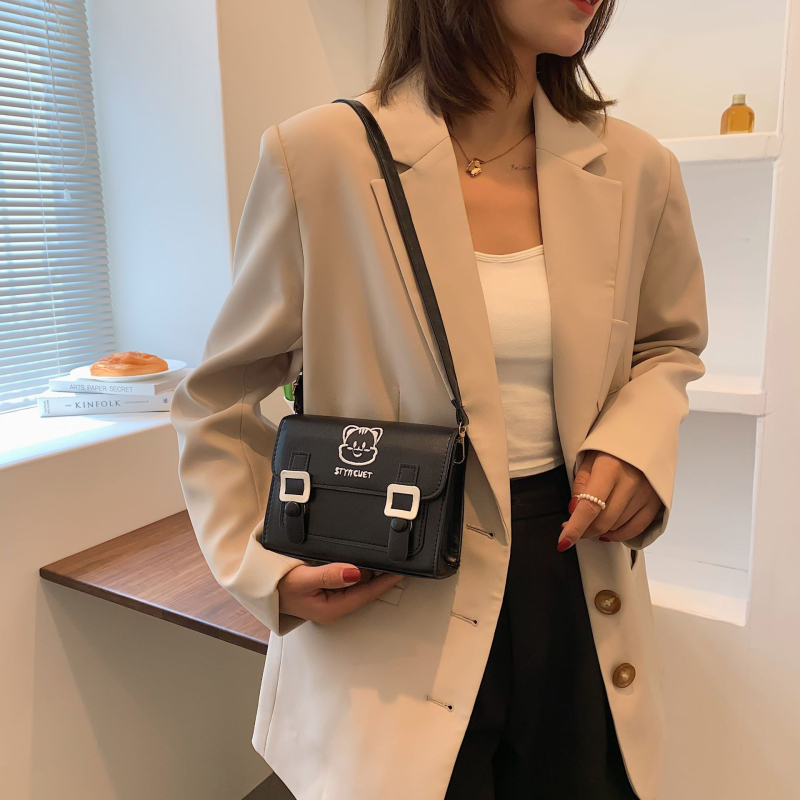 Ženska crossbody torbica, Fresh and Sweet stil, PU materijal, pravokutnog oblika, s poklopcem